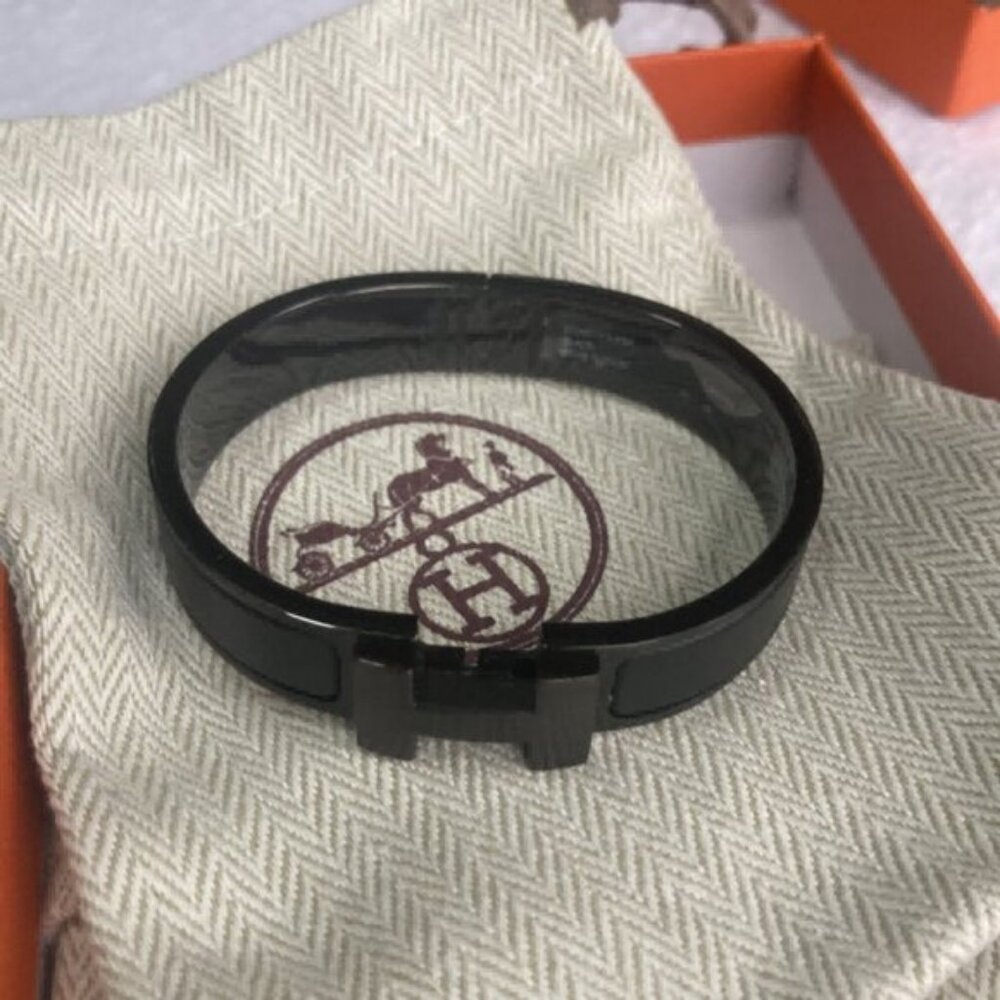 Hermes Black Warrior Enamel Matte Matte Titanium Steel Bracelet PM

Fits small
